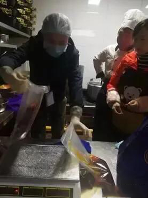江陽區市場監管局對被舉報使用回油3家火鍋店實施立案調查