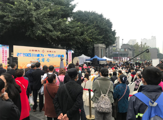 犍為柑橘紅滿天 柑橘文化旅游節(jié)承載美好鄉(xiāng)村新未來(lái)