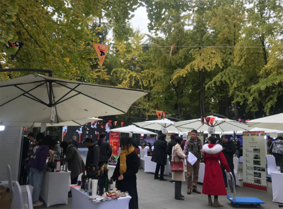 第12屆成都國(guó)際葡萄酒節(jié)暨首屆成都果酒嘉年華在成都開(kāi)幕